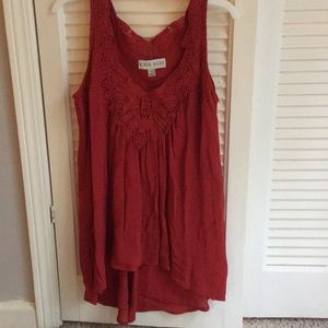 Sleeveless Blouse w/ lace detail